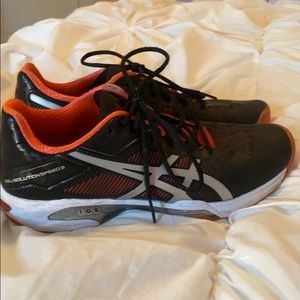 Size 9 ASICS tennis shoes!